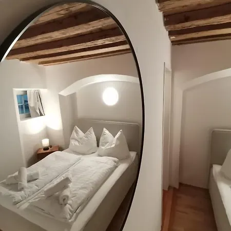 Center Golden Roof 5 Appartement *