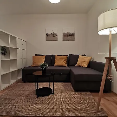 Center Golden Roof 5 Apartment *