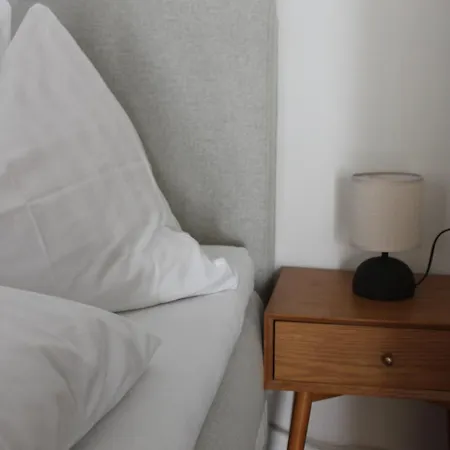 Center Golden Roof 5 *